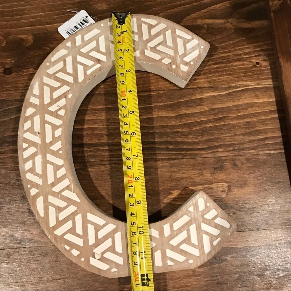 ▪️Whitewashed Letter “C” Decor